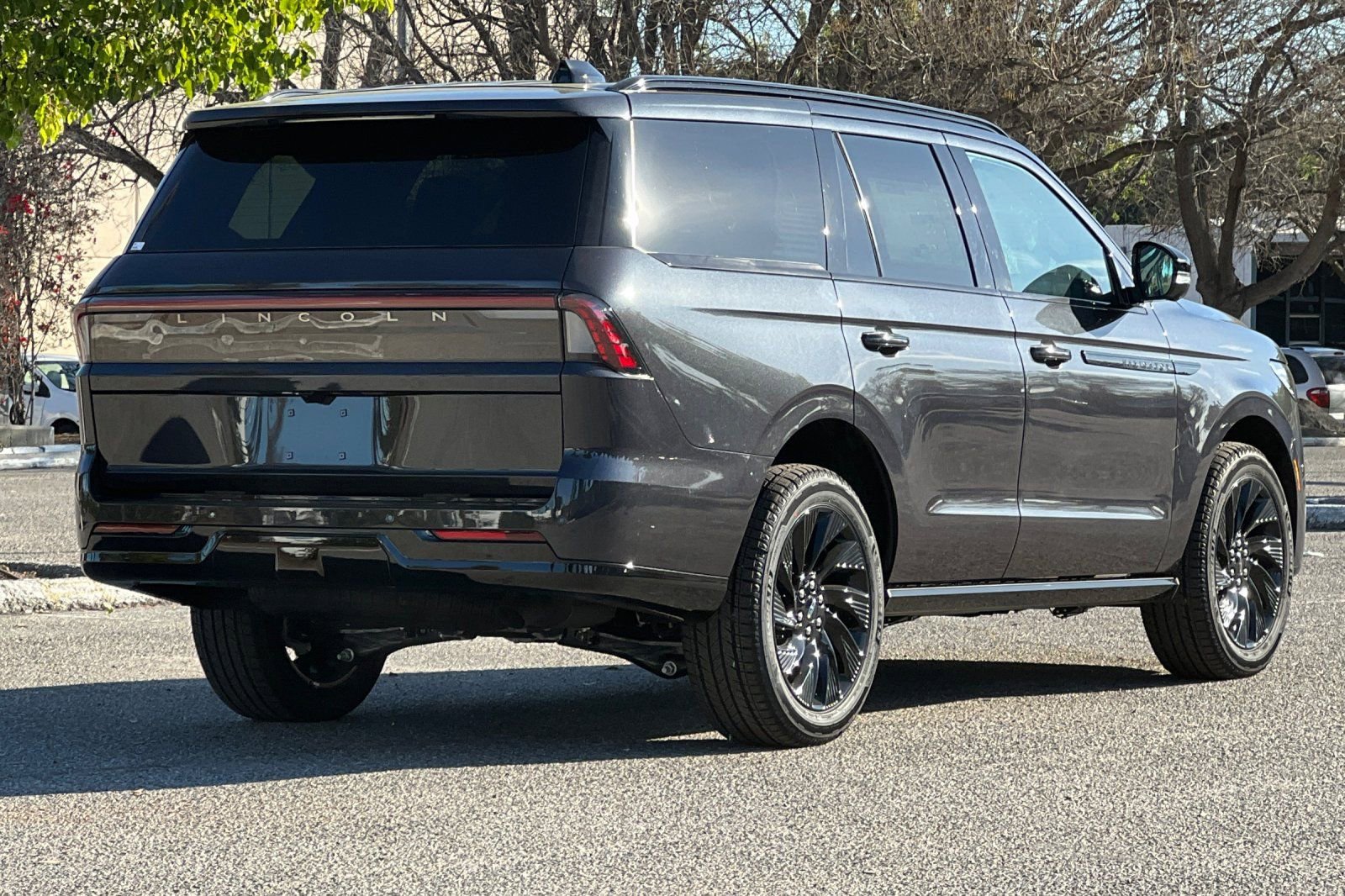 New 2026 Lincoln Navigator Reserve w/ Jet Appearance Package image 5