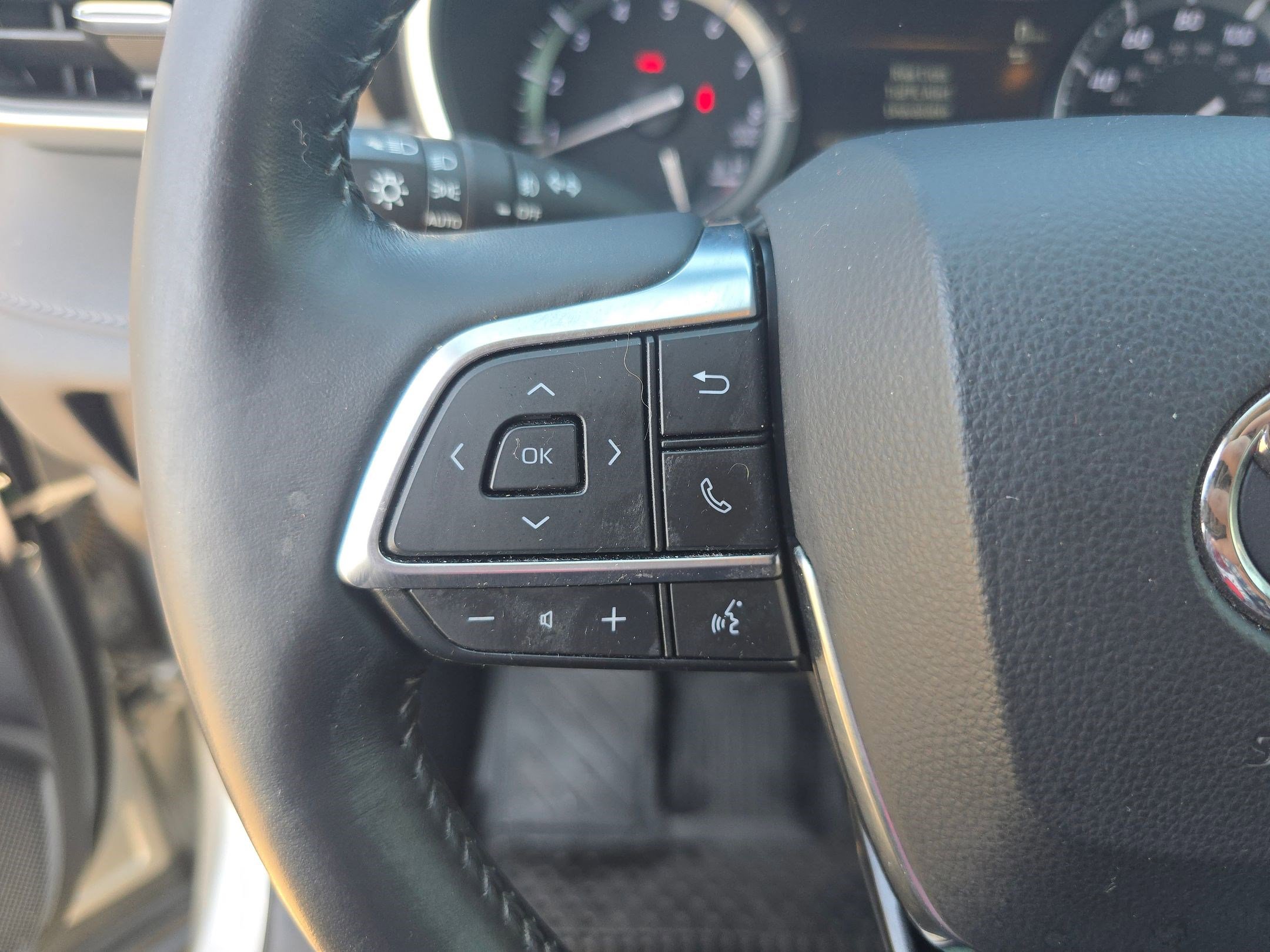 Used 2020 Toyota Highlander XLE image 16