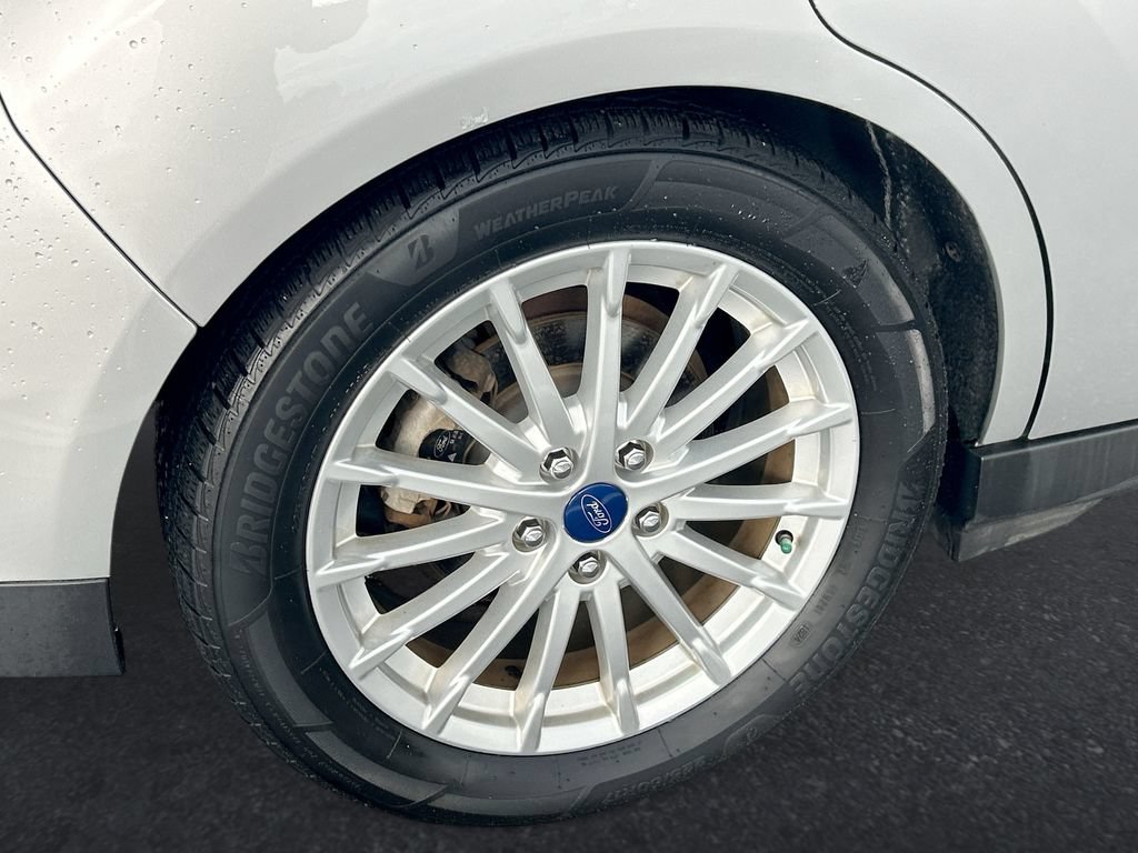 Used 2015 Ford C-MAX Energi SEL w/ Equipment Group 301A FWD image 29