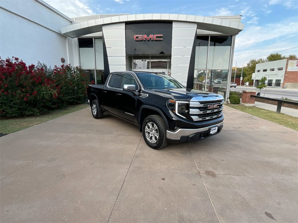 New 2025 GMC Sierra 1500 SLE w/ Max Trailering Package