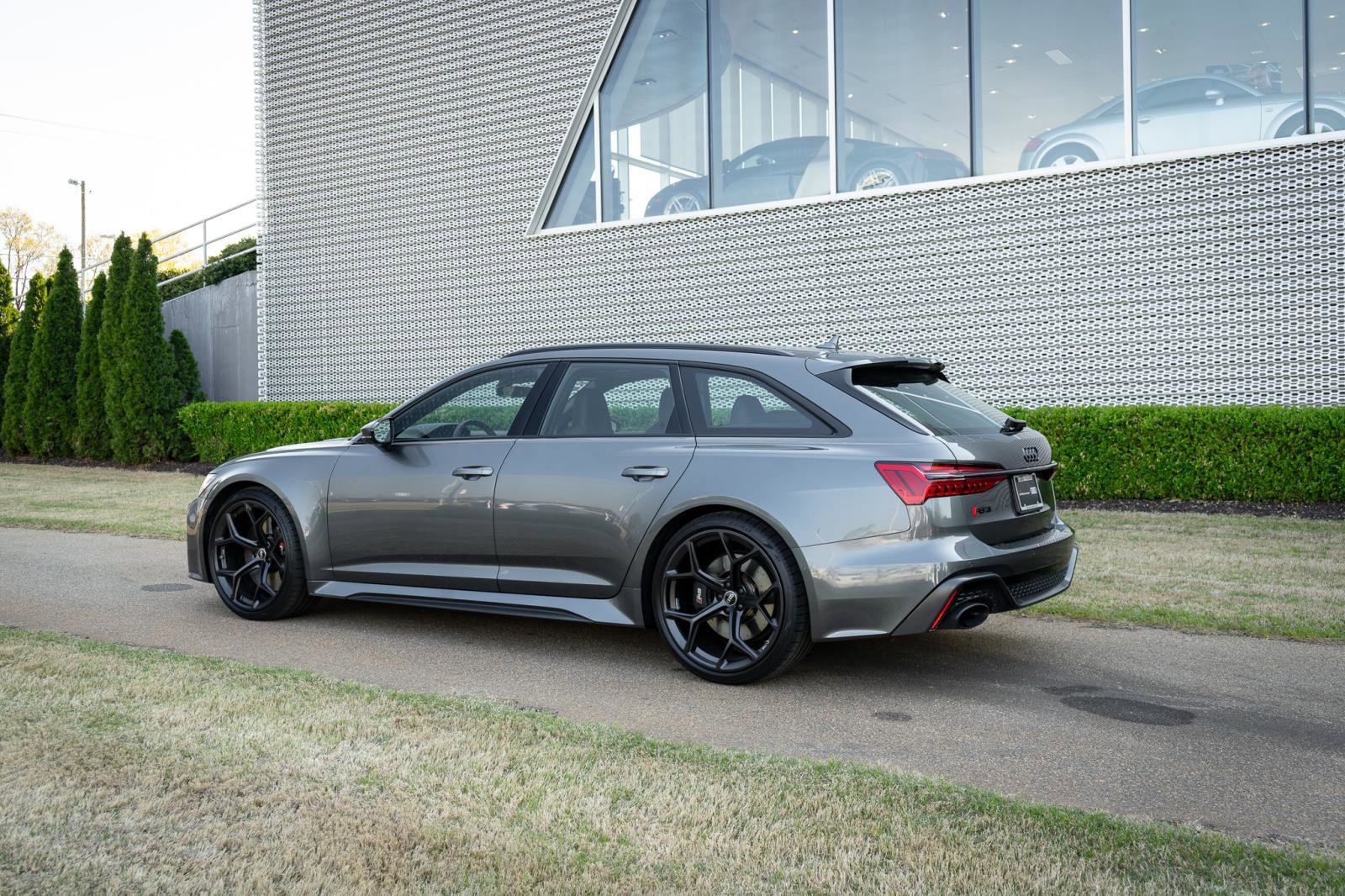 Certified 2024 Audi RS 6 performance AWD/4WD image 15