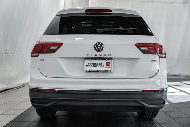 Used 2022 Volkswagen Tiguan SE w/ Panoramic Sunroof Package image 5