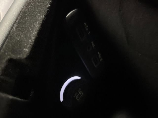 Used 2021 Dodge Challenger SXT image 21