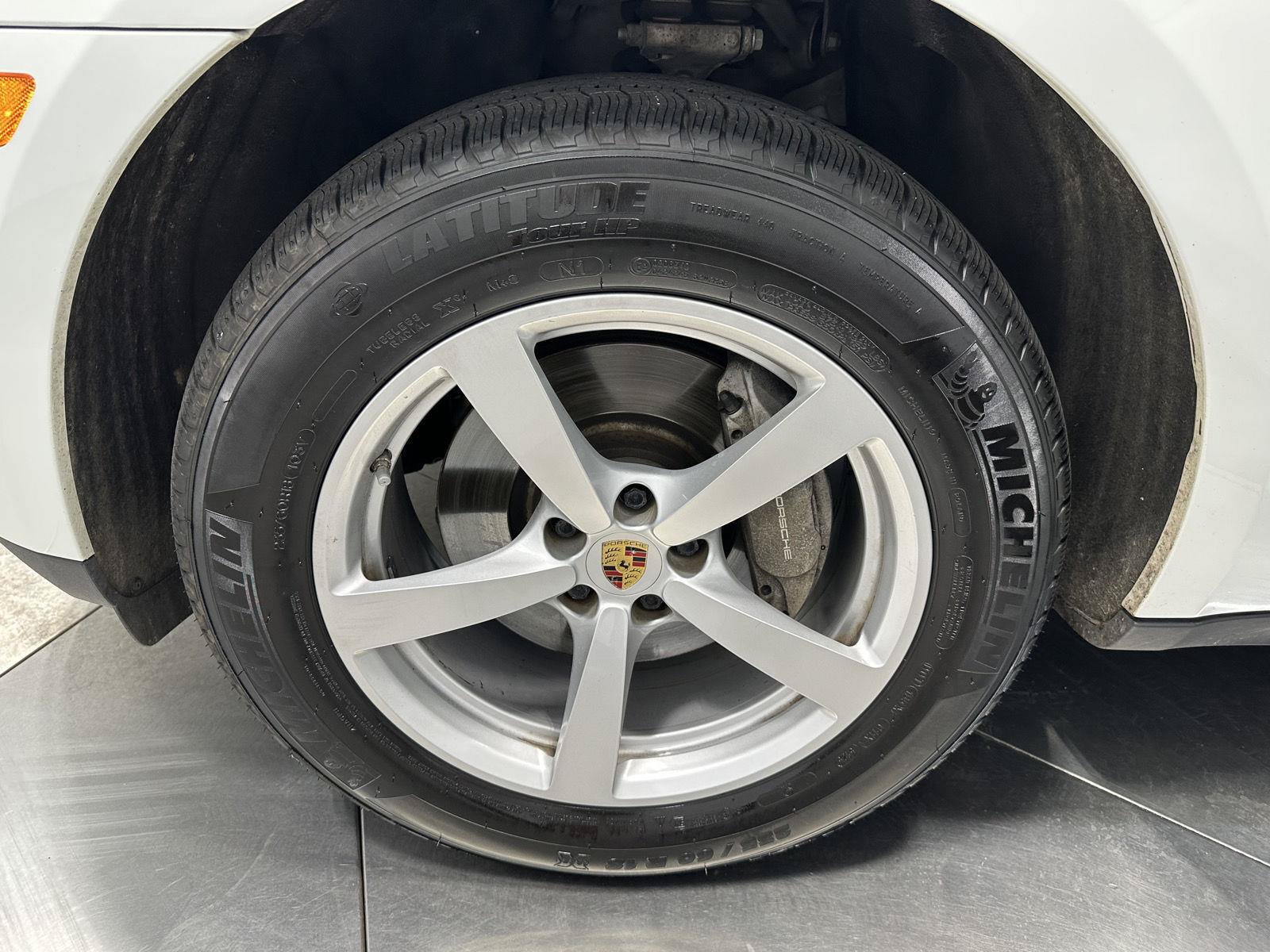 Used 2018 Porsche Macan AWD/4WD image 11