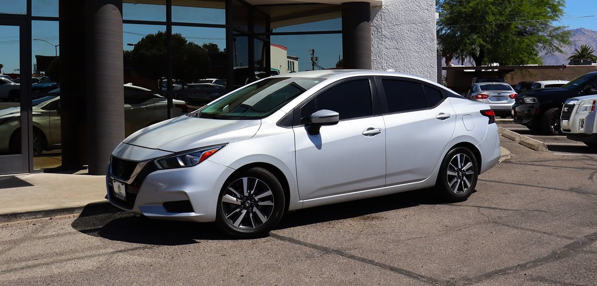 Used 2021 Nissan Versa SV FWD image 3