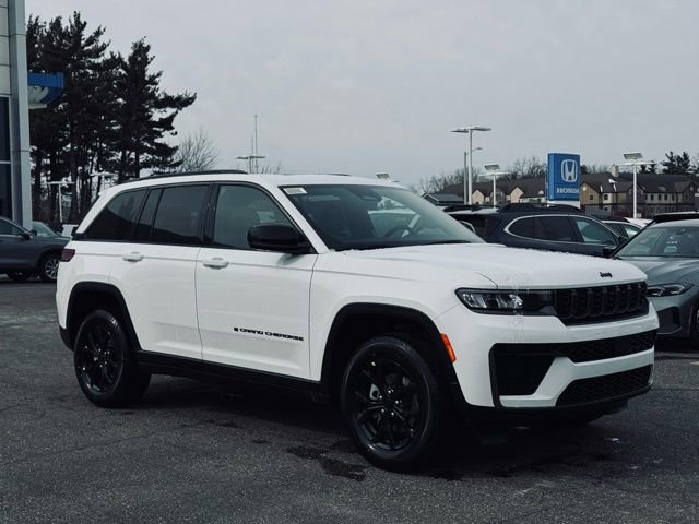 New 2026 Jeep Grand Cherokee Altitude image 4