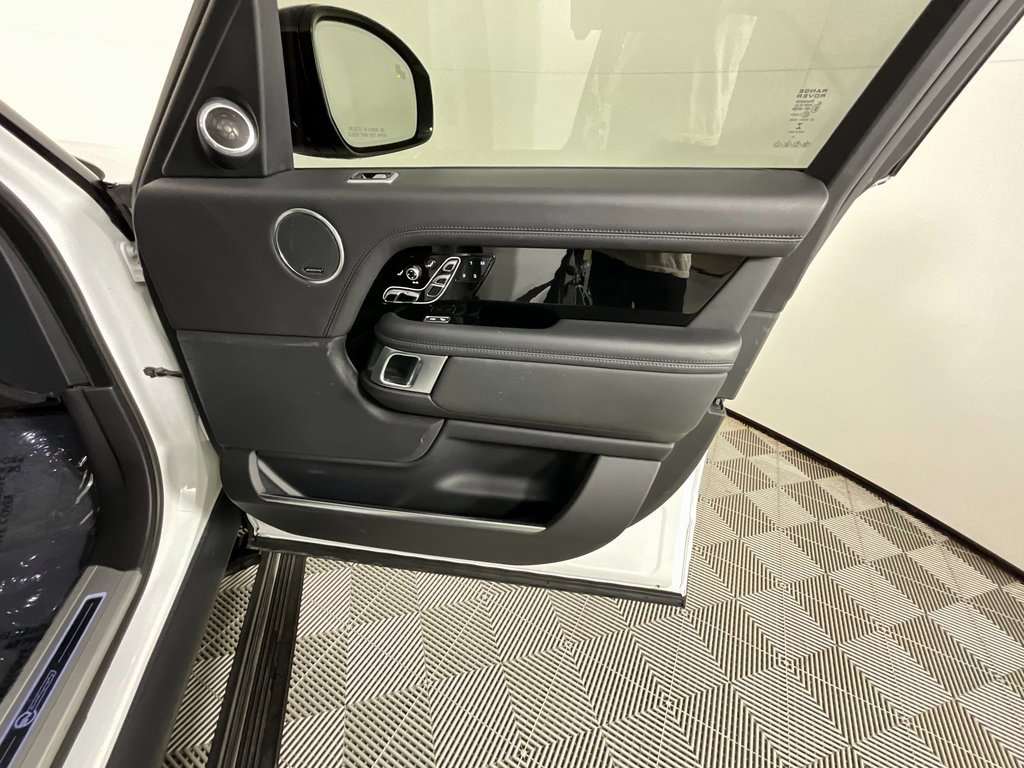 Used 2020 Land Rover Range Rover SV Autobiography Dynamic image 20