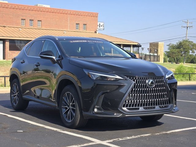 Certified 2025 Lexus NX 250 FWD w/ Towing Package (2000 Lbs) image 3