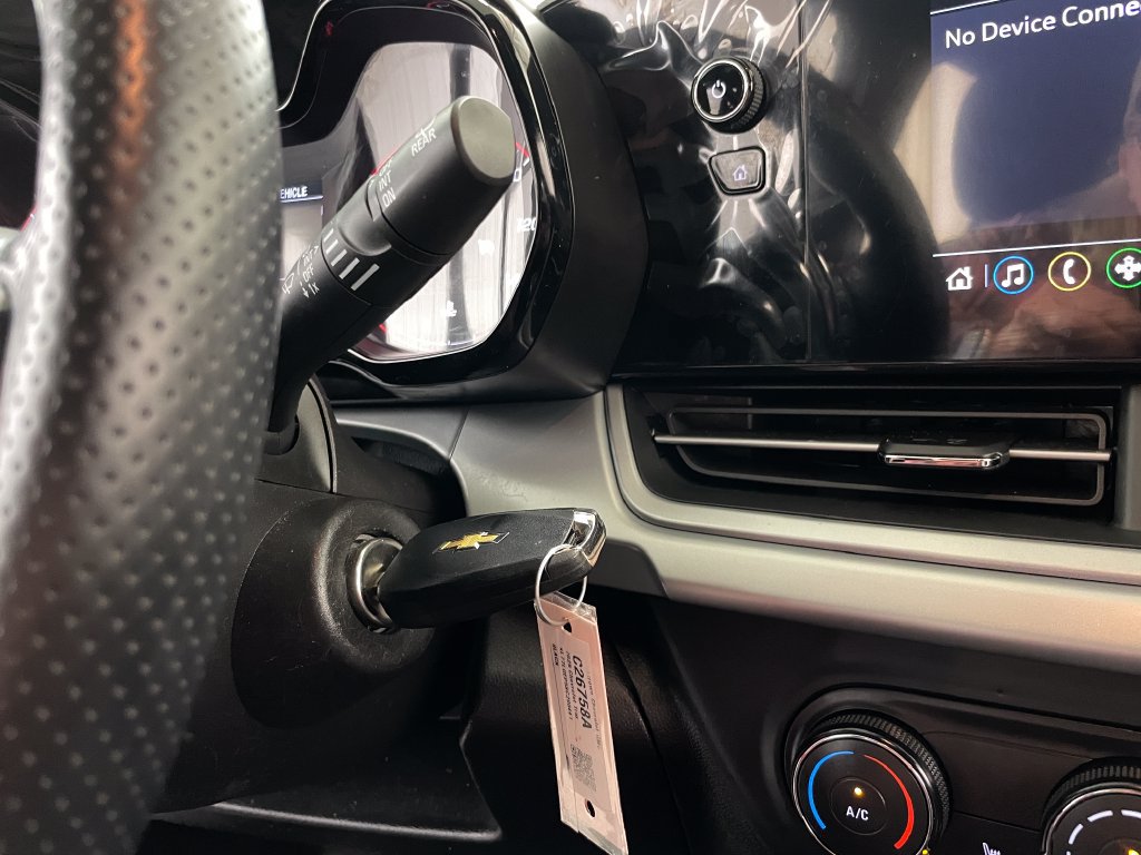 Used 2025 Chevrolet Trax RS w/ Driver Confidence Package FWD image 27