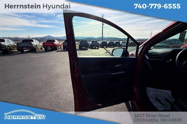 Used 2025 Toyota Sienna Platinum image 20