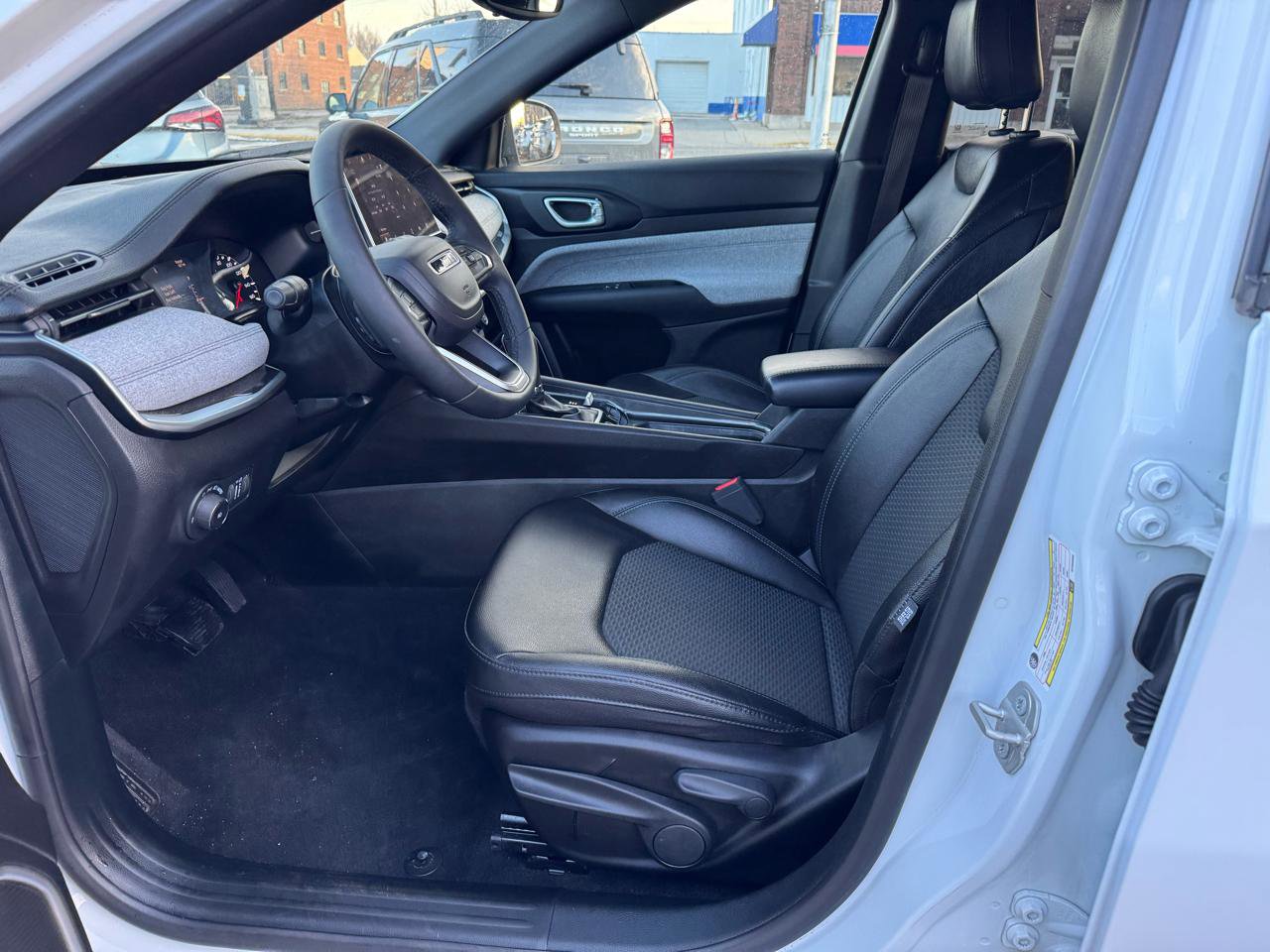 Used 2024 Jeep Compass Latitude w/ Sun and Sound Group image 12