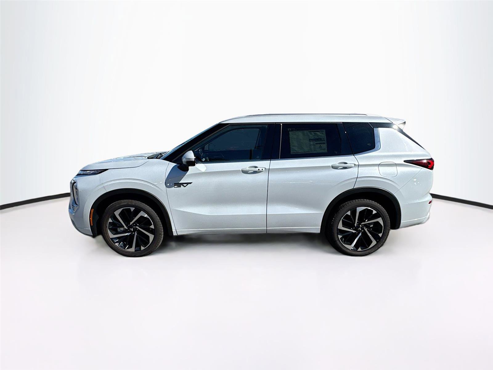 New 2025 Mitsubishi Outlander SEL image 4
