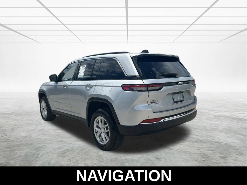 Used 2024 Jeep Grand Cherokee Laredo X w/ Luxury Tech Group I AWD/4WD image 7