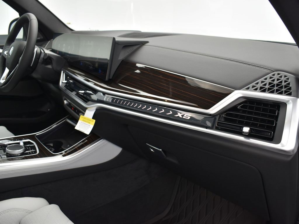 New 2026 BMW X5 xDrive50e image 24