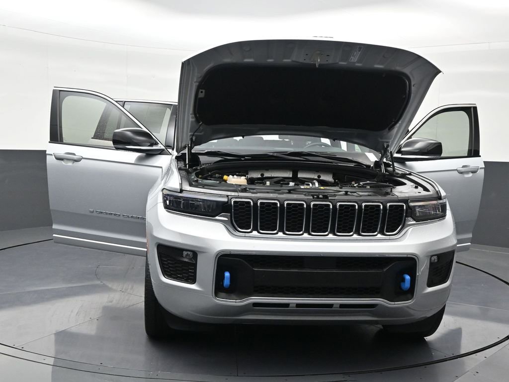 Used 2022 Jeep Grand Cherokee Overland AWD/4WD image 36