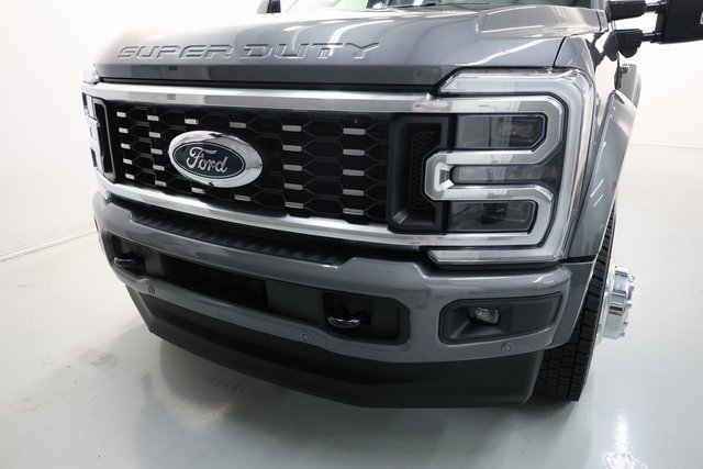 Used 2025 Ford F450 Platinum w/ FX4 Off-Road Package image 65