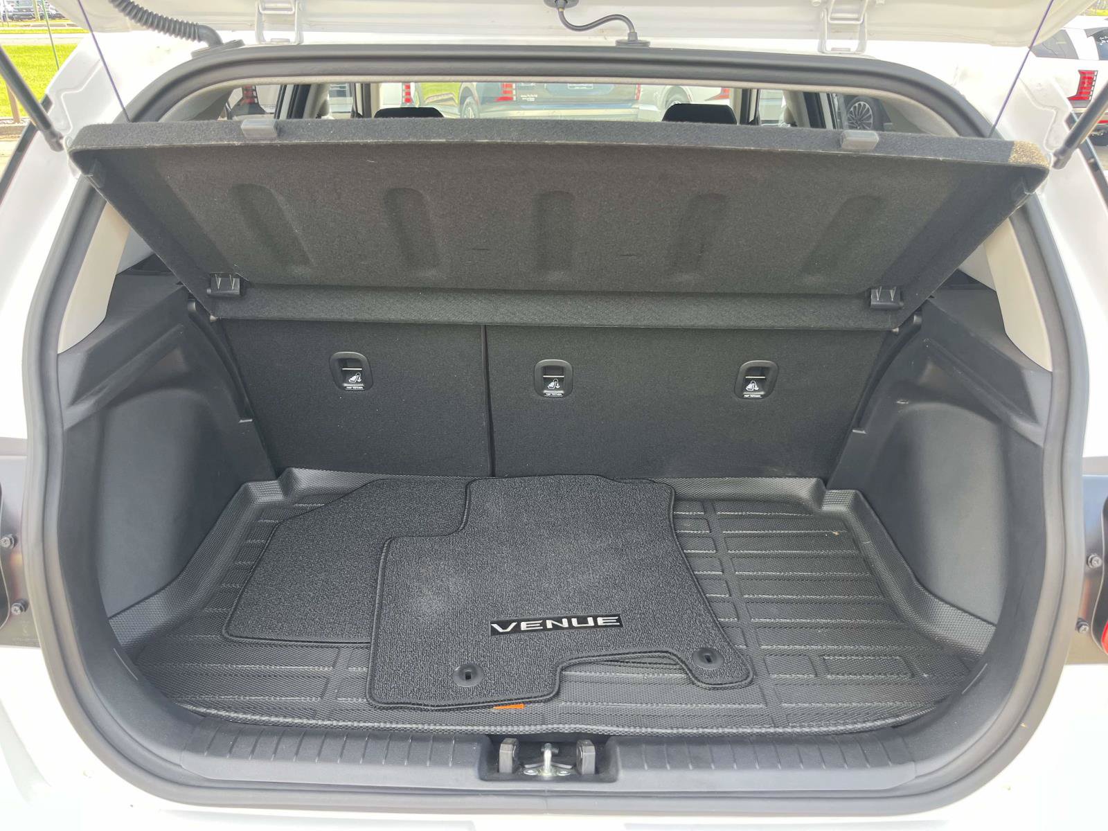 Certified 2025 Hyundai Venue SE FWD image 10