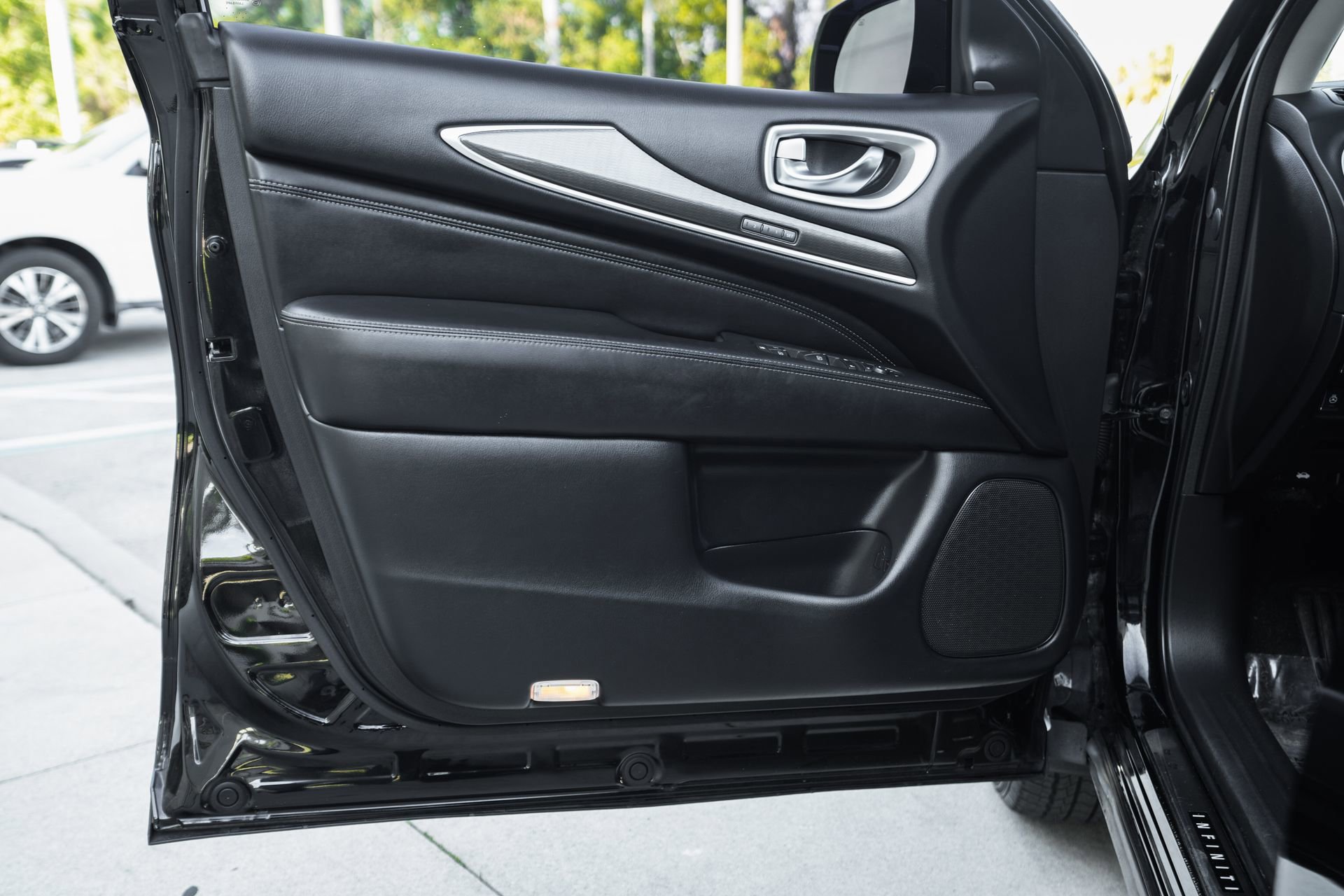 Used 2020 INFINITI QX60 Luxe w/ Essential Package image 32