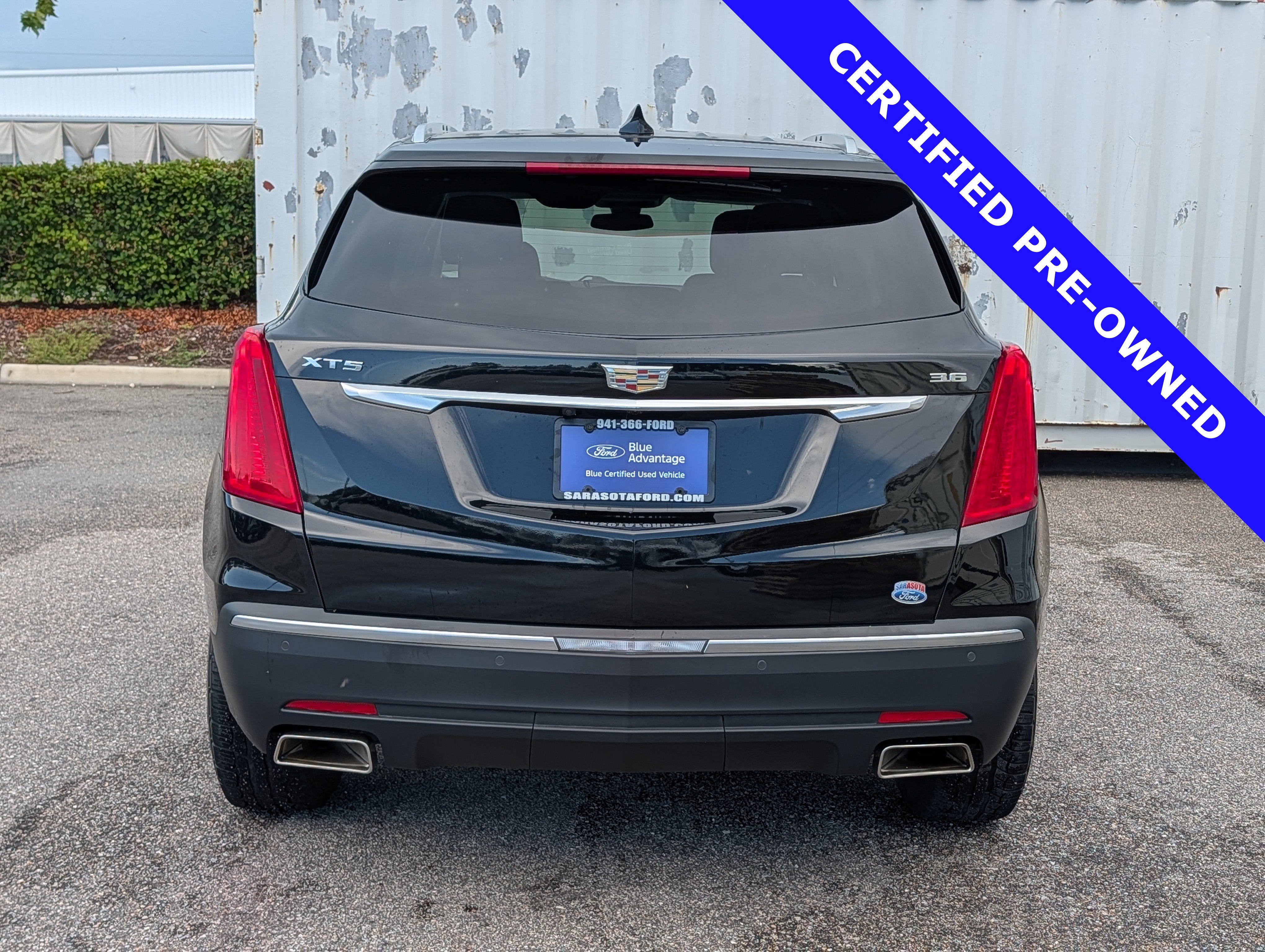 Used 2017 Cadillac XT5 Luxury w/ Driver Awareness Package FWD image 5