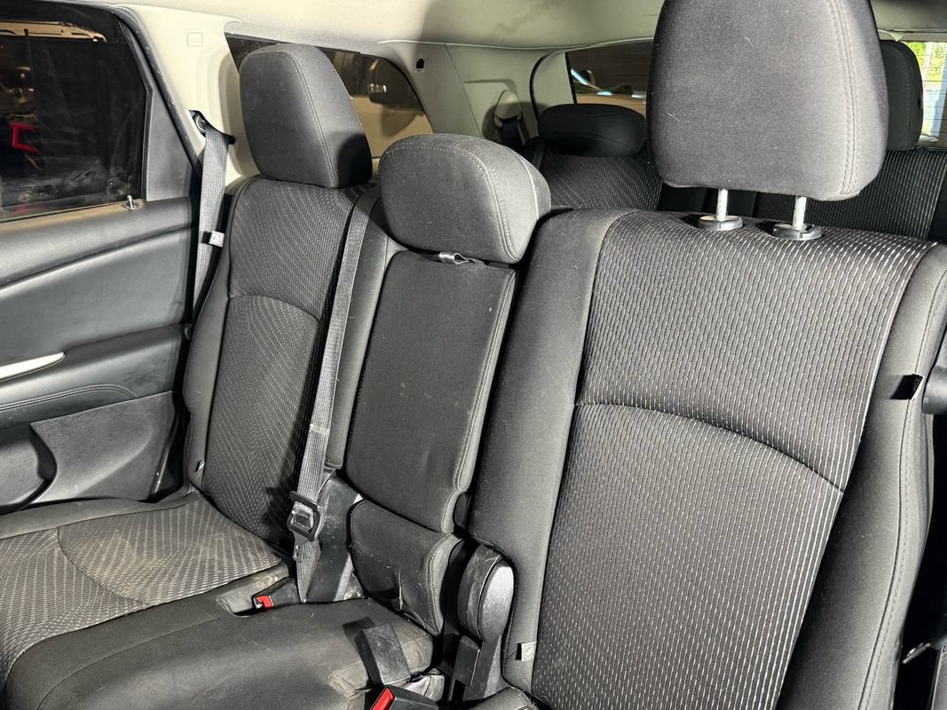 Used 2015 Dodge Journey SXT w/ Flexible Seating Group FWD image 19