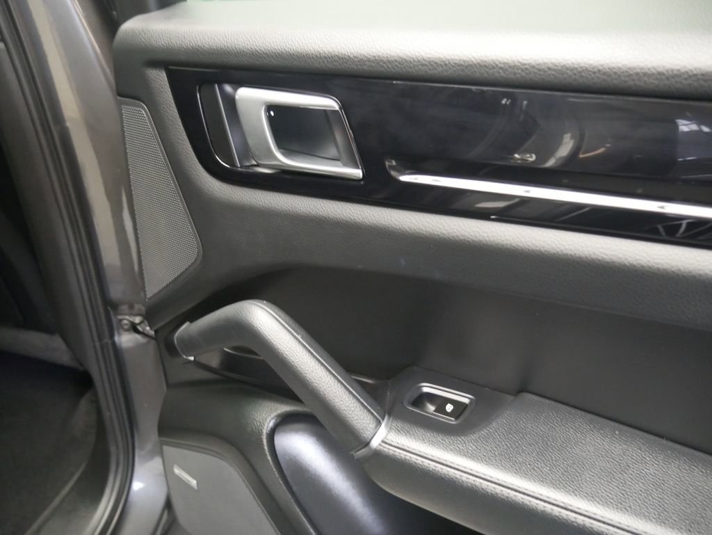 Certified 2023 Porsche Cayenne image 28