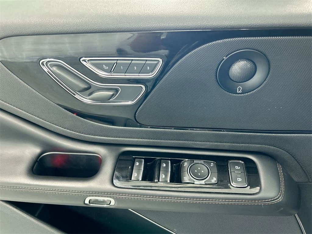 Used 2021 Lincoln Aviator Reserve w/ Elements Package Plus image 11