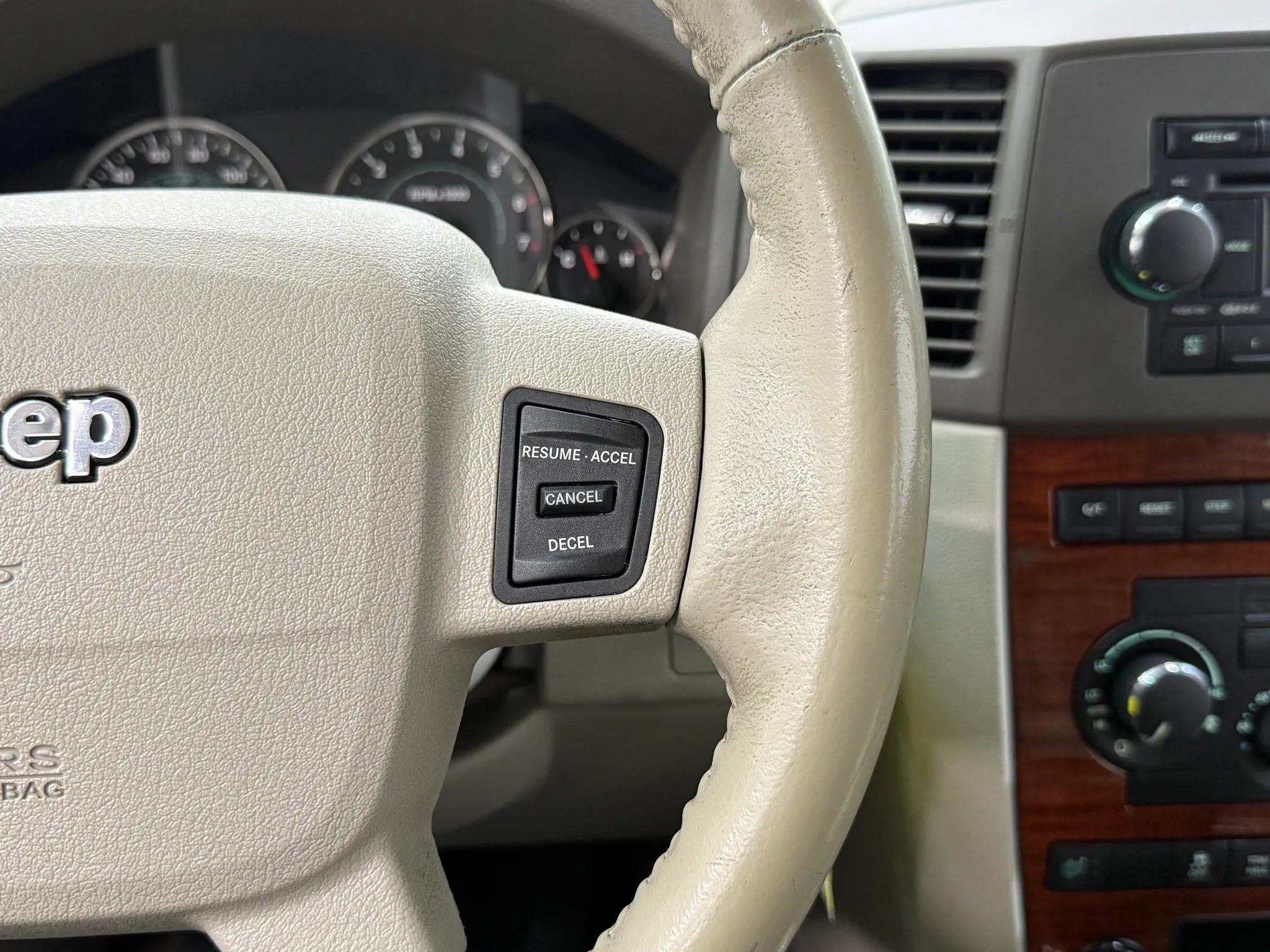 Used 2005 Jeep Grand Cherokee Limited AWD/4WD image 28