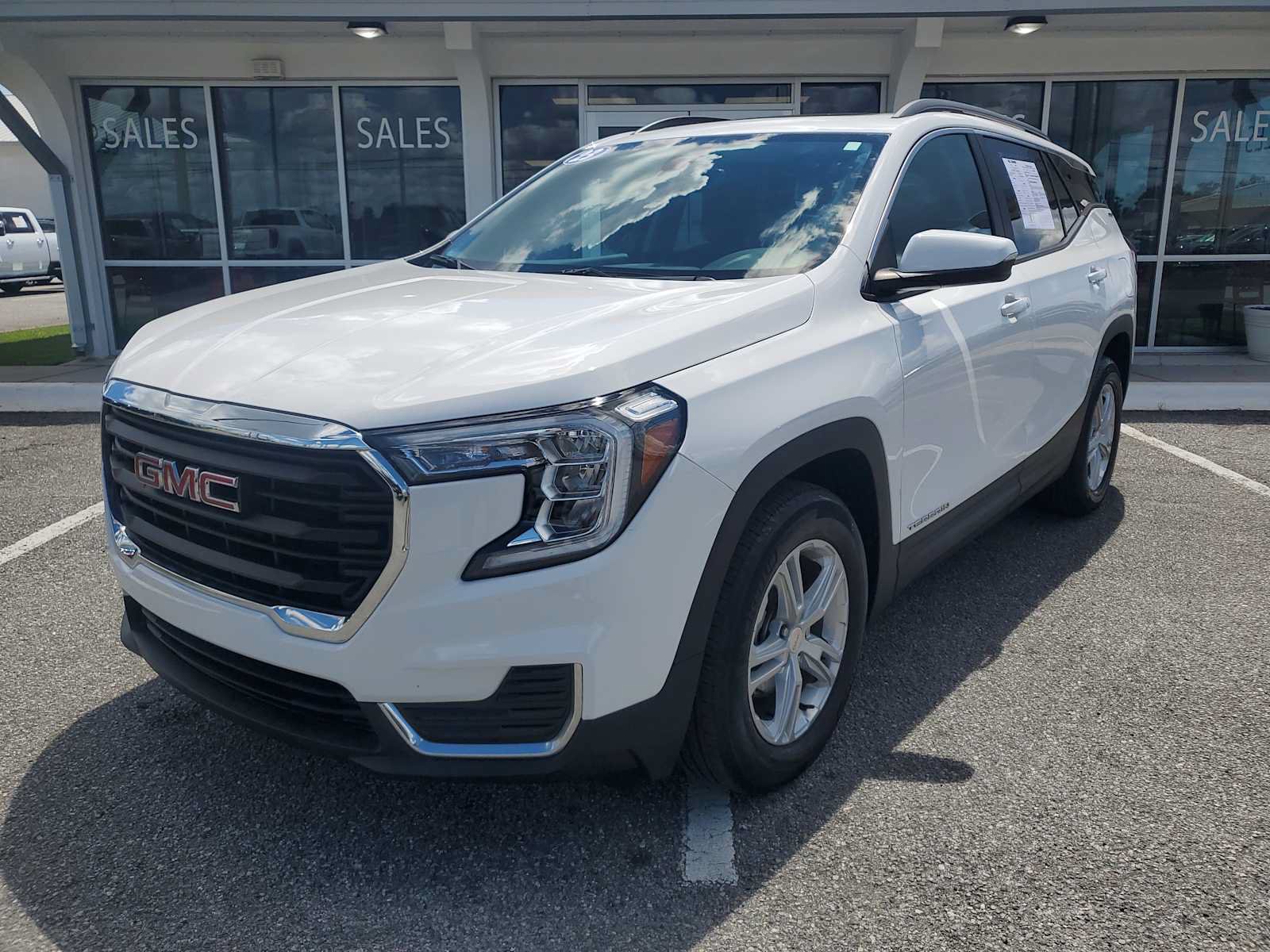 Used 2023 GMC Terrain SLE w/ Driver Convenience Package