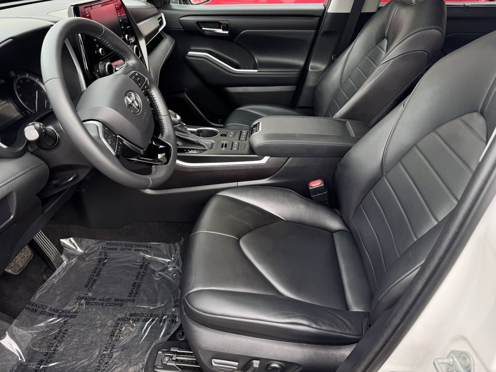 Certified 2021 Toyota Highlander XLE image 4
