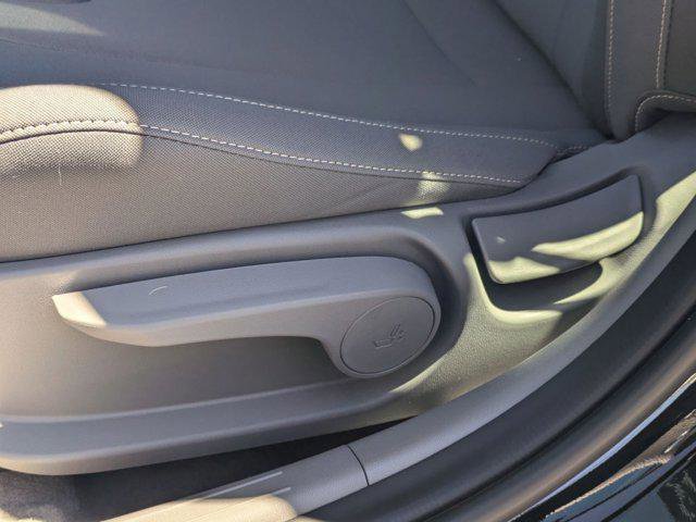 Used 2025 Hyundai Elantra SEL FWD image 16