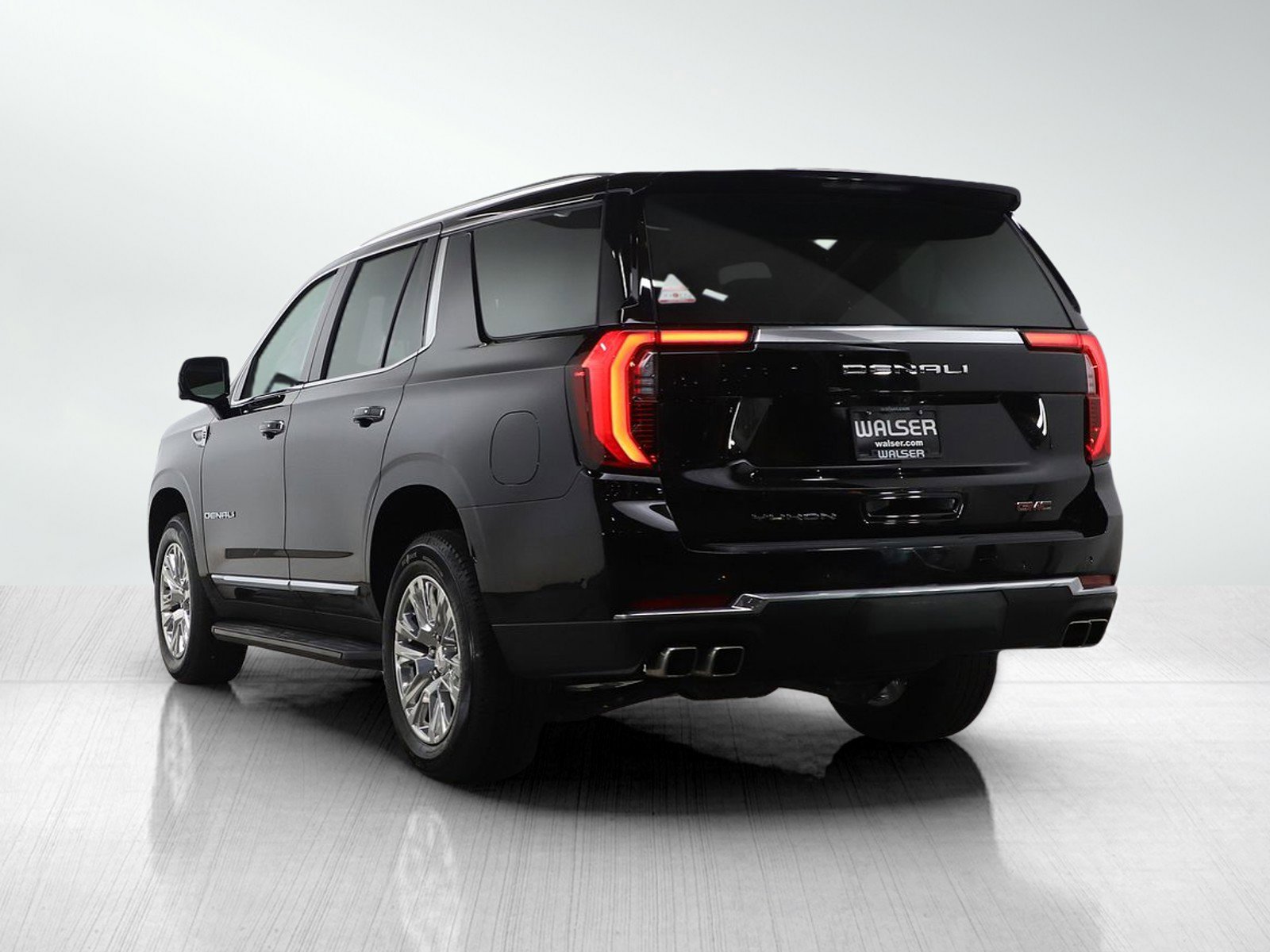 Used 2025 GMC Yukon Denali AWD/4WD image 4