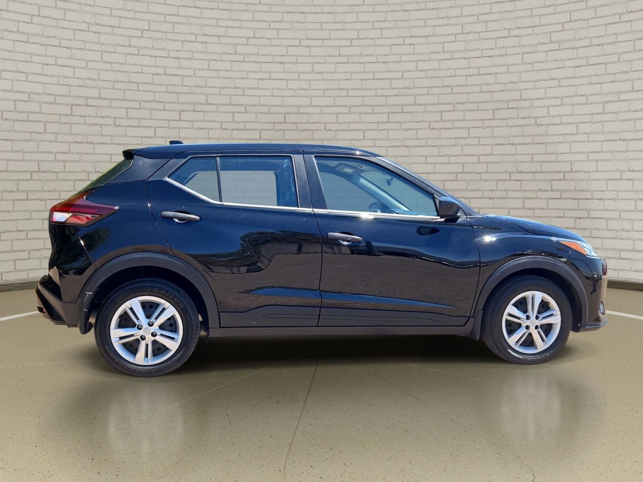 Used 2025 Nissan Kicks Play S FWD image 4