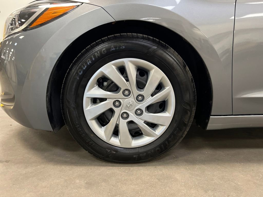 Used 2017 Hyundai Elantra SE image 28