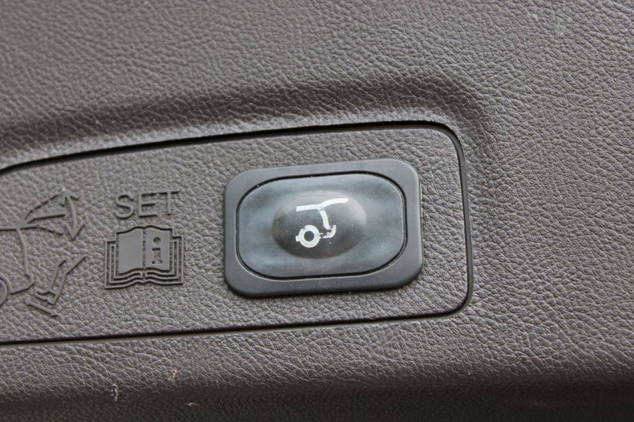 Used 2016 Lincoln MKC Select w/ Select Plus Package AWD/4WD image 11