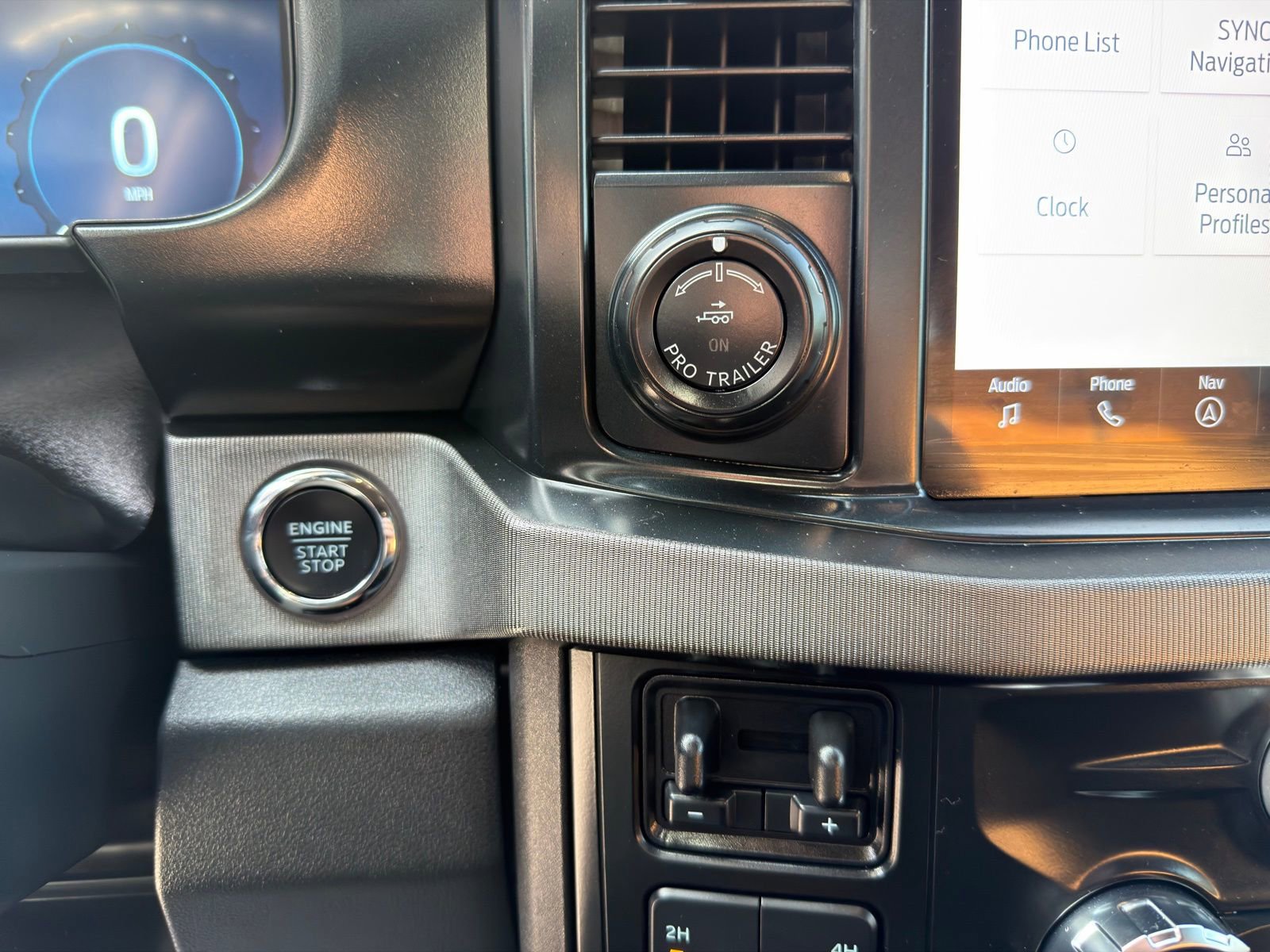 Used 2024 Ford F350 Platinum w/ FX4 Off-Road Package AWD/4WD image 24