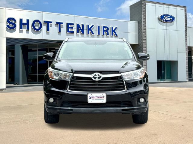Used 2016 Toyota Highlander XLE FWD image 2