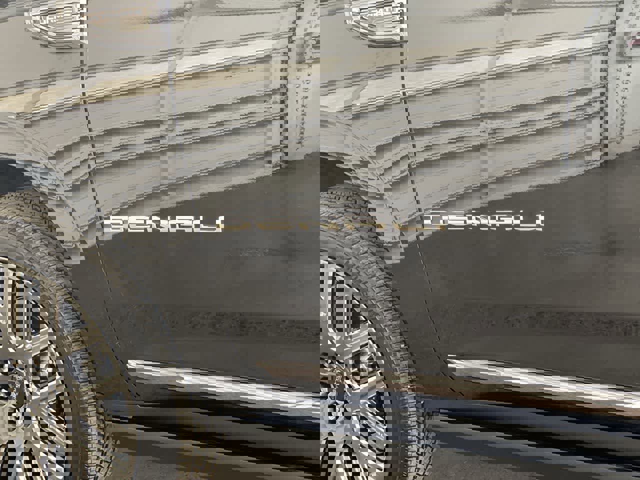 Used 2025 GMC Yukon Denali Ultimate w/ LPO, Floor Liner Package image 10