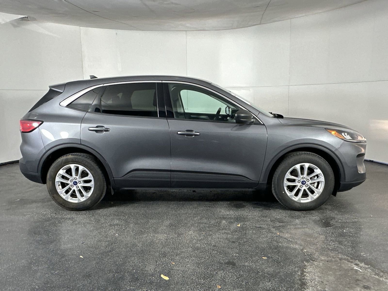 Used 2022 Ford Escape SE w/ Cold Weather Package image 9