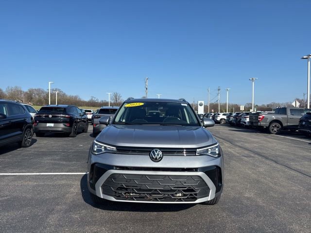 Used 2025 Volkswagen Taos SE w/ Panoramic Sunroof Package AWD/4WD image 4