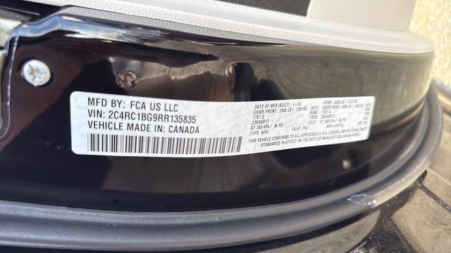 Used 2024 Chrysler Pacifica Touring-L image 40