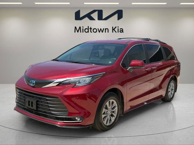 Used 2025 Toyota Sienna XLE FWD image 7