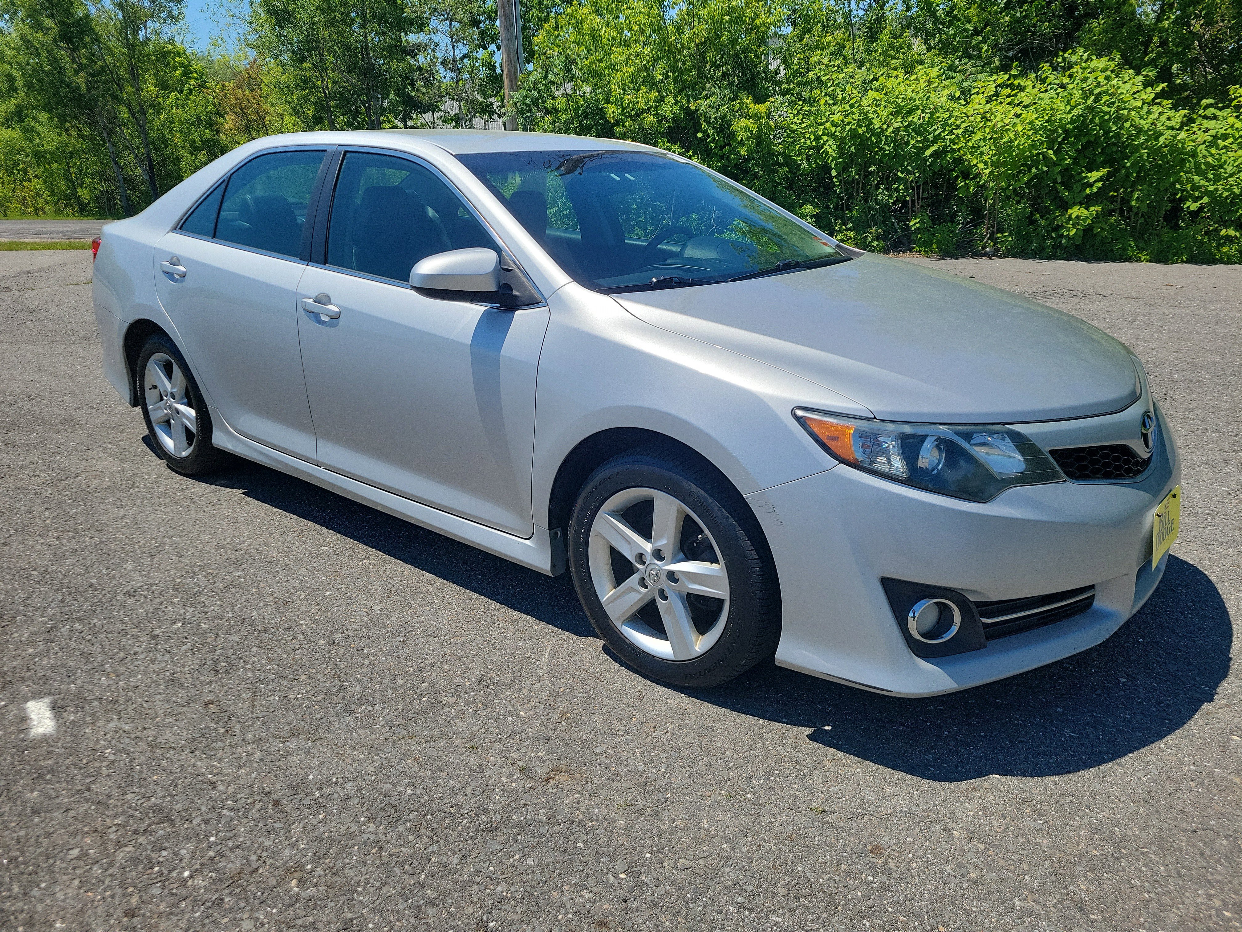 Used 2014 Toyota Camry SE FWD image 3