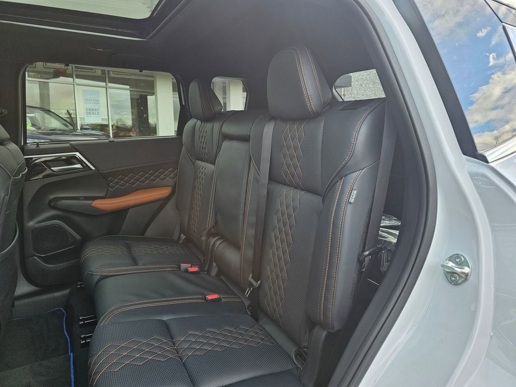 New 2025 Mitsubishi Outlander SEL image 12