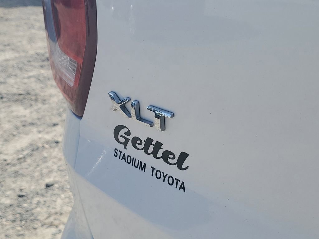 Used 2017 Ford Explorer XLT w/ Equipment Group 202A image 7