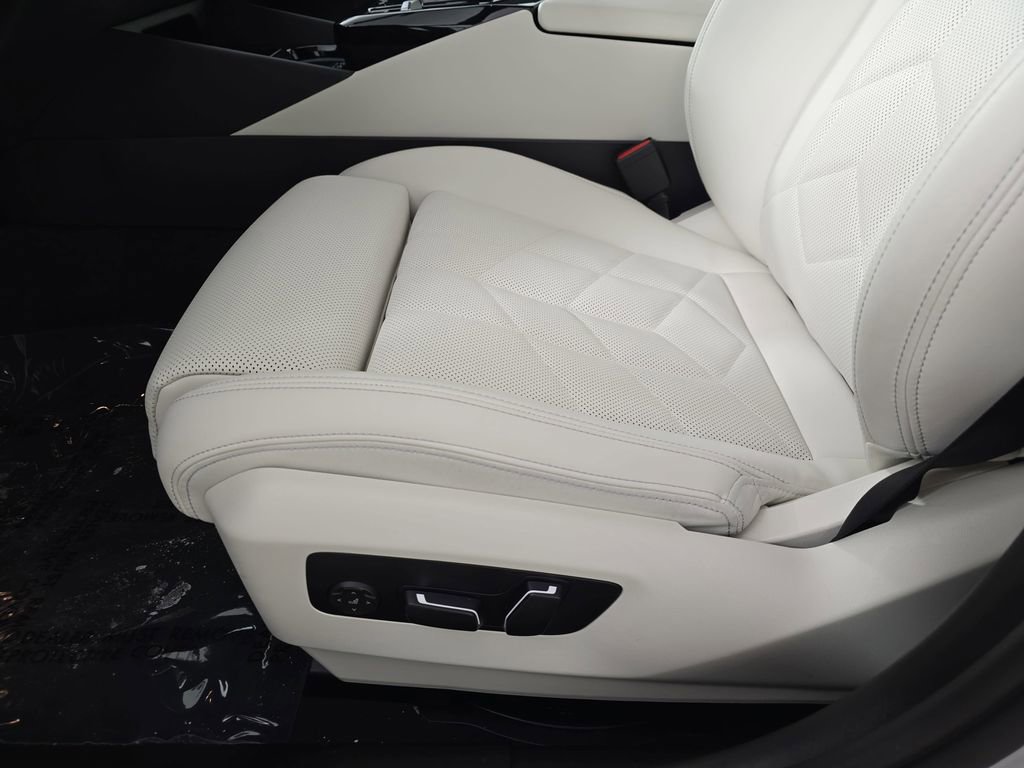 Used 2026 BMW 530i xDrive w/ Premium Package image 32