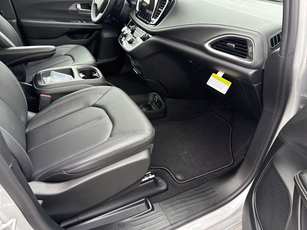 New 2026 Chrysler Pacifica Select image 36