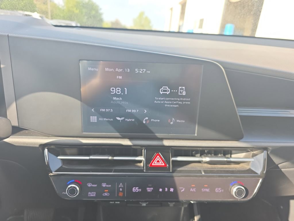 Used 2024 Kia Niro LX FWD image 9