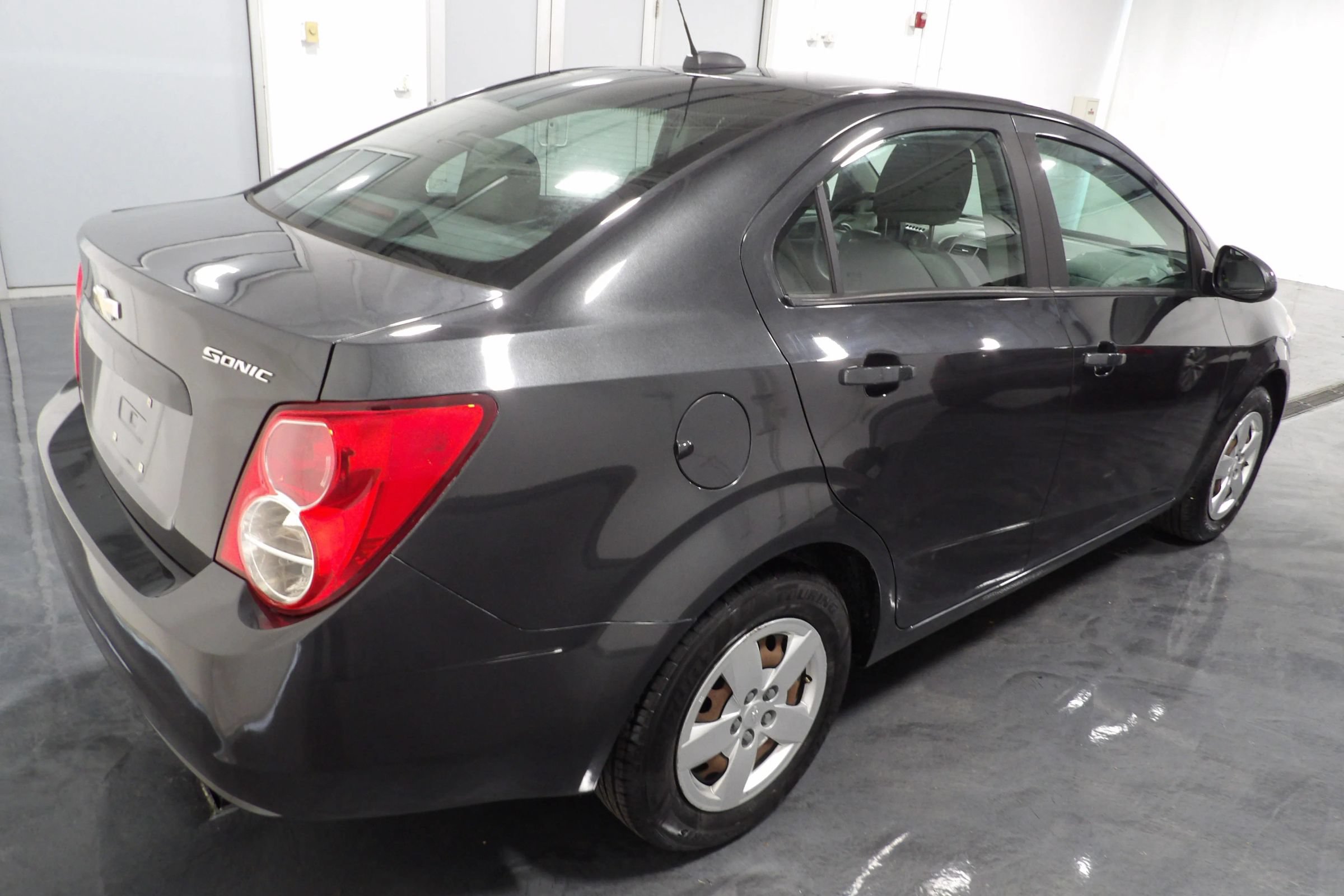 Used 2016 Chevrolet Sonic LS FWD image 4