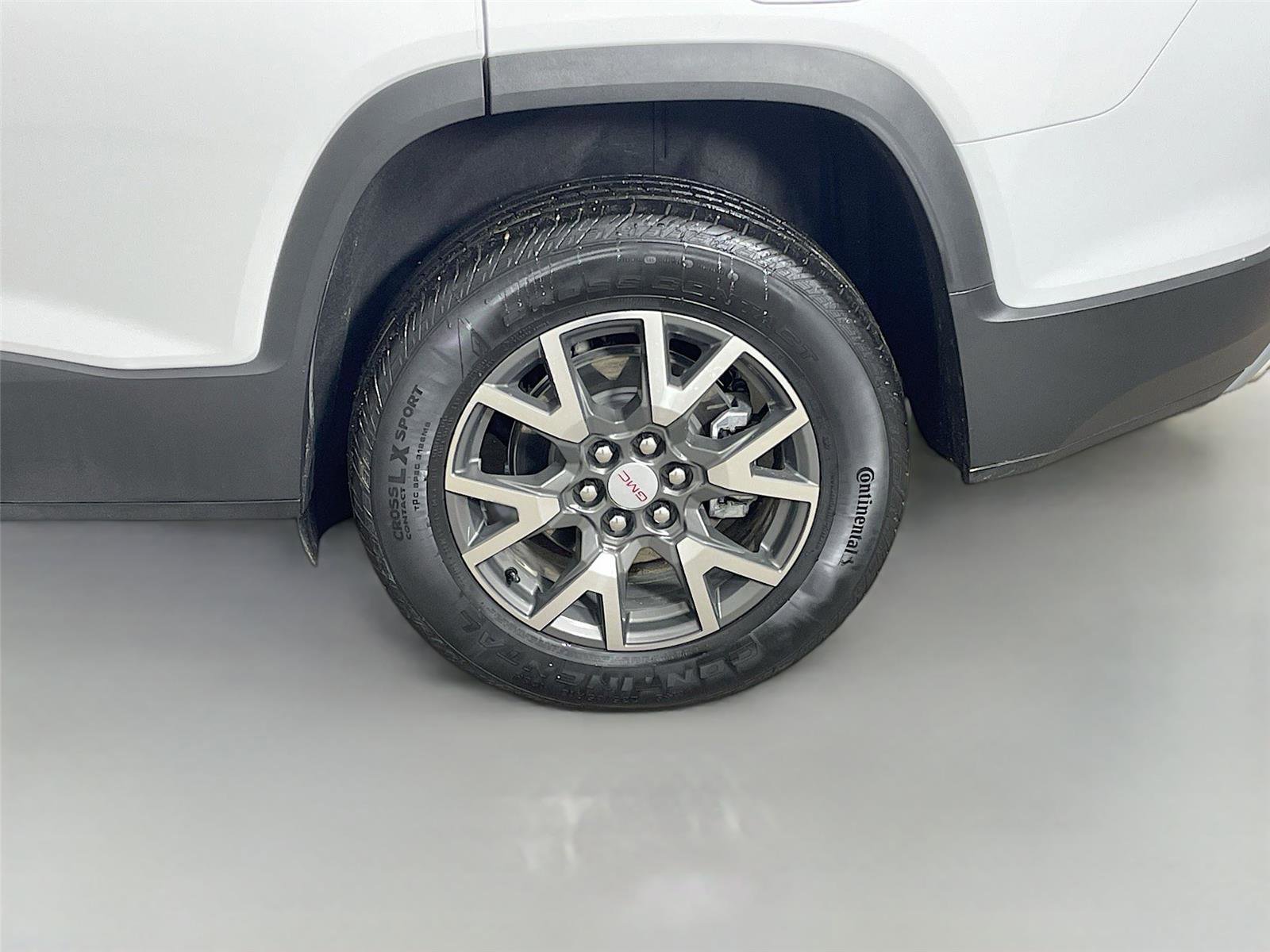 Used 2023 GMC Acadia SLE w/ Driver Convenience Package image 30