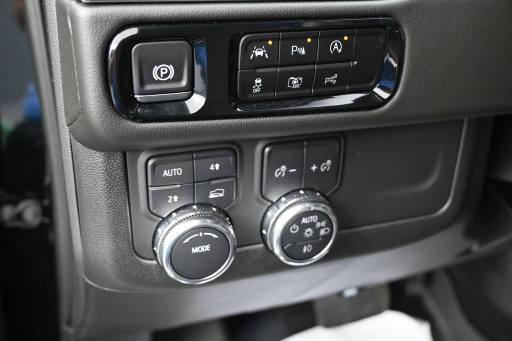 Used 2025 GMC Yukon XL Elevation AWD/4WD image 30